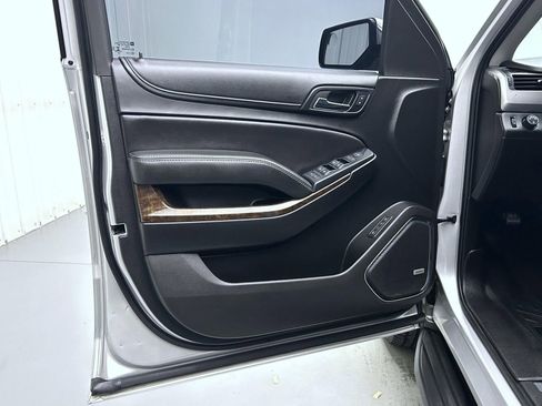 Used 2018 Chevrolet Suburban LT image 9