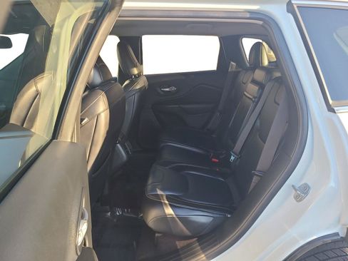 Used 2016 Jeep Cherokee Limited FWD image 19