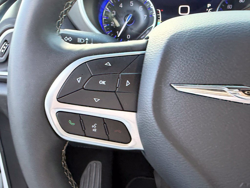 Used 2025 Chrysler Pacifica Select FWD image 20