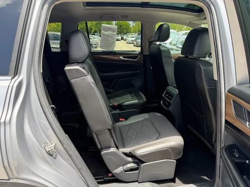 Used 2024 Volkswagen Atlas SE FWD image 18
