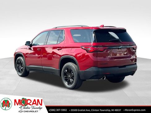 Used 2023 Chevrolet Traverse LT FWD image 4