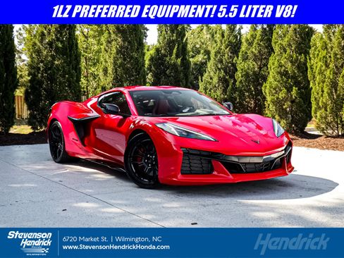 Used 2025 Chevrolet Corvette Z06 RWD image 1