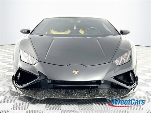 Used 2021 Lamborghini Huracan EVO image 2