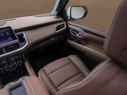 Used 2023 Chevrolet Suburban High Country image 31