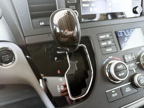 Used 2019 Toyota Sienna XLE w/ XLE Navigation Package AWD/4WD image 21