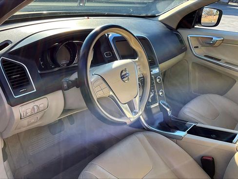 Used 2016 Volvo XC60 T5 Premier image 17