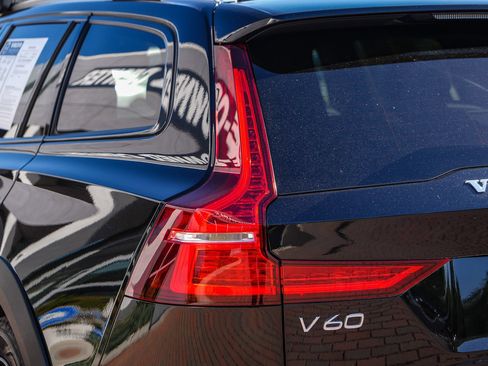 Used 2021 Volvo V60 T5 Cross Country w/ Climate Package AWD/4WD image 10