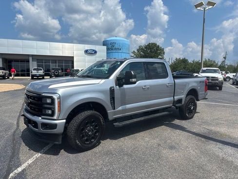 Used 2023 Ford F250 XLT w/ Black Appearance Package AWD/4WD image 4