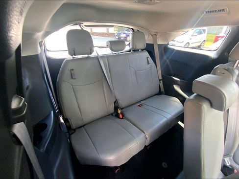 Used 2025 Toyota Sienna XLE FWD image 33