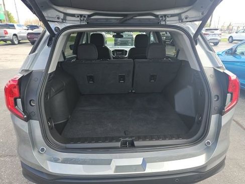 Used 2023 GMC Terrain SLE w/ Driver Convenience Package image 14