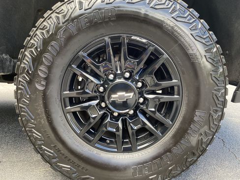 Used 2025 Chevrolet Silverado 2500 ZR2 w/ Technology Package AWD/4WD image 14