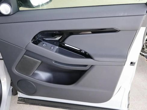 Used 2026 Land Rover Range Rover Evoque Dynamic SE AWD/4WD image 36