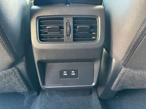 Used 2025 Nissan Rogue SV AWD/4WD image 24