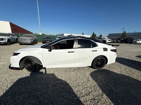 Used 2019 Toyota Camry SE w/ Carpet Mat Package FWD image 8