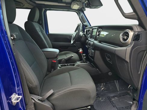 Used 2019 Jeep Wrangler Unlimited Sahara AWD/4WD image 12