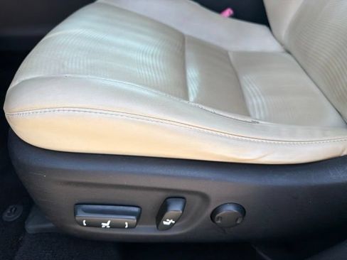 Used 2011 Lexus CT 200h Premium FWD image 9