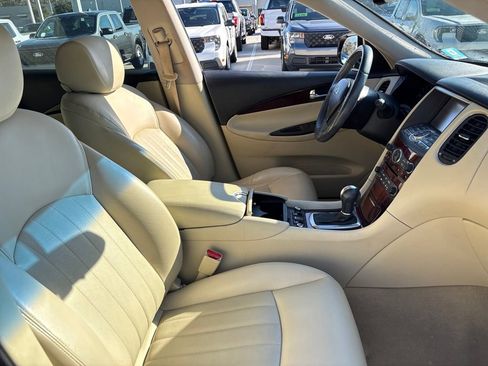 Used 2017 INFINITI QX50 2WD w/ Deluxe Touring Package image 29