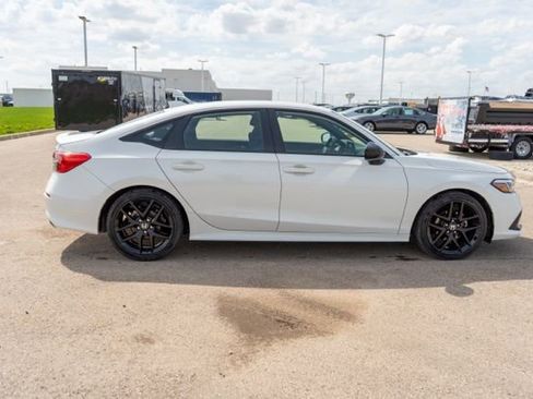 Used 2023 Honda Civic Sport image 8