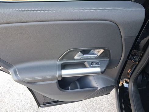 Used 2023 Mercedes-Benz GLA 250 4MATIC image 11