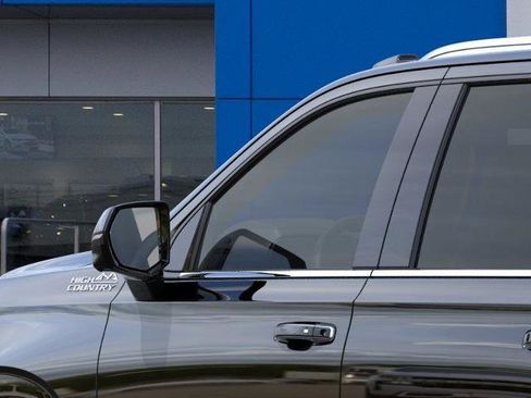 New 2026 Chevrolet Suburban High Country image 12