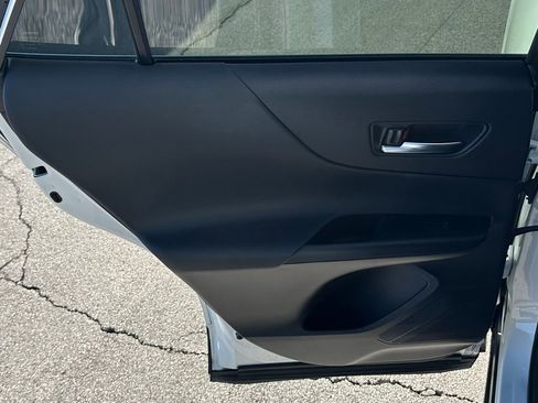 Used 2022 Toyota Venza XLE image 19