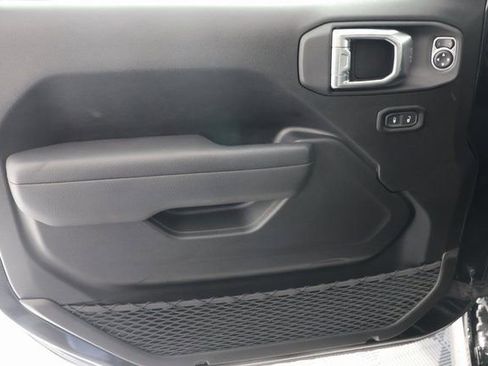 Used 2025 Jeep Wrangler Willys image 24