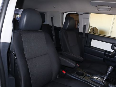 Used 2014 Toyota FJ Cruiser 4WD image 41