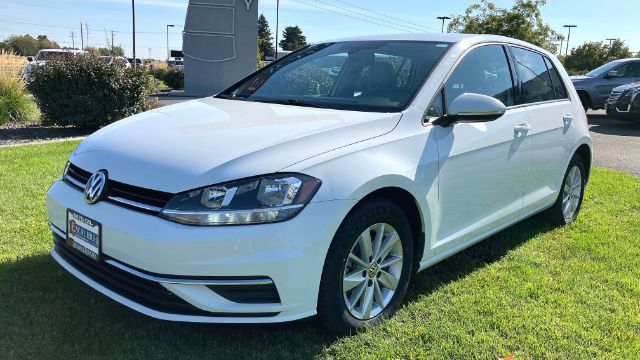Used 2018 Volkswagen Golf S FWD image 3
