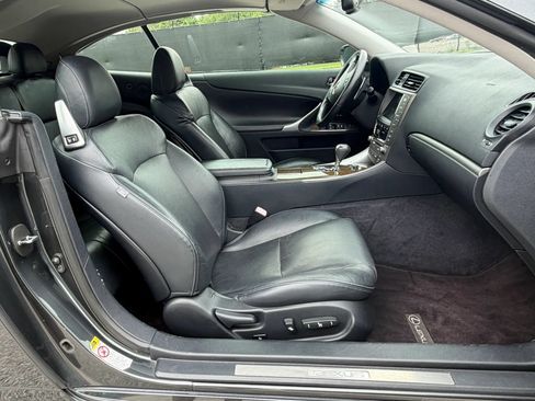 Used 2011 Lexus IS 250C w/ Luxury Pkg RWD image 17