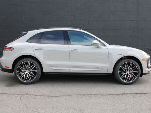 New 2026 Porsche Macan image 8