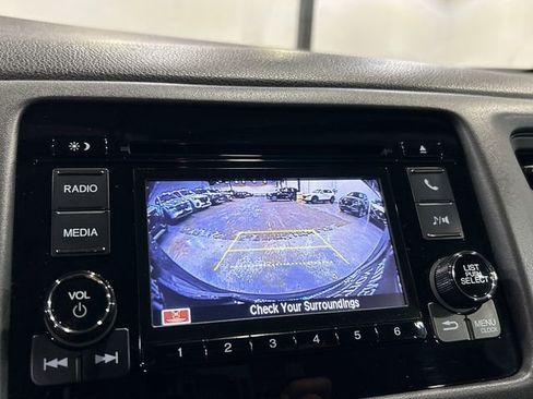 Used 2021 Honda HR-V LX image 16