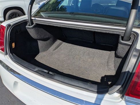 Used 2016 Chrysler 300 Limited image 28