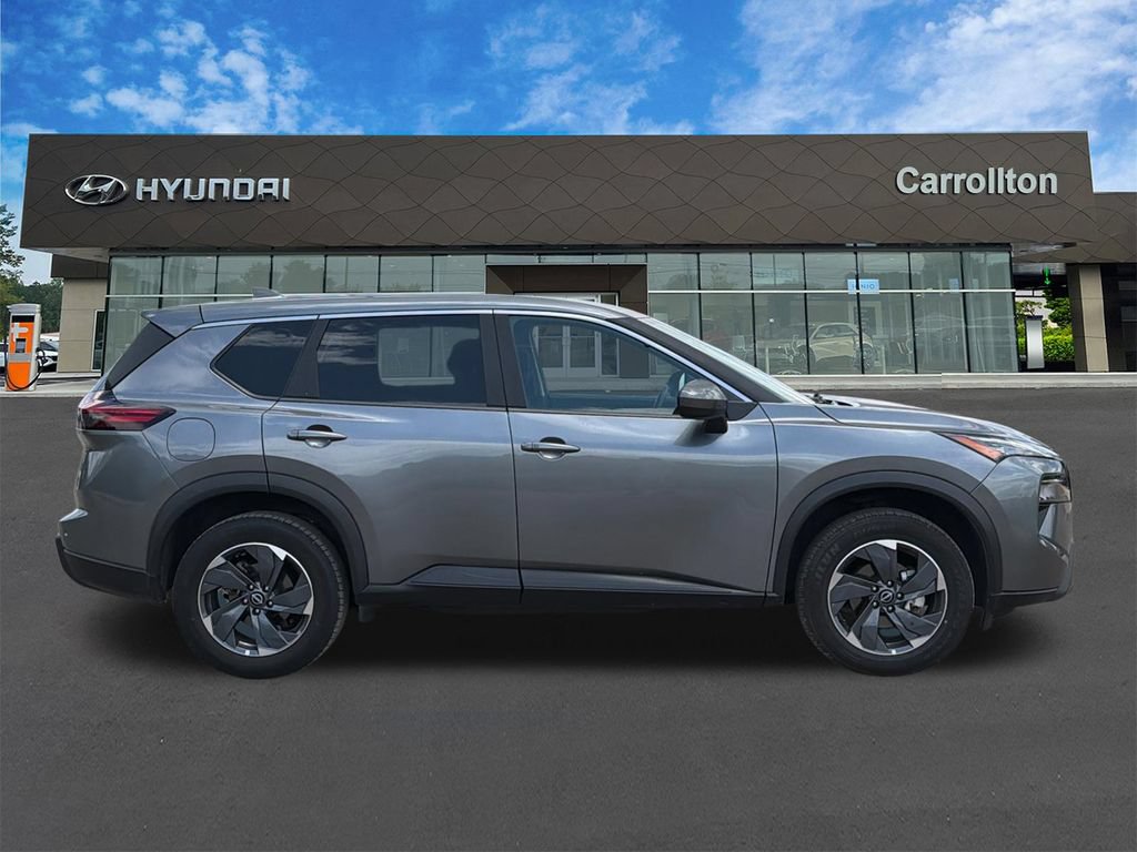 Used 2025 Nissan Rogue SV FWD image 4