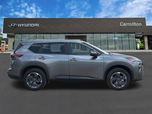 Used 2025 Nissan Rogue SV FWD image 4