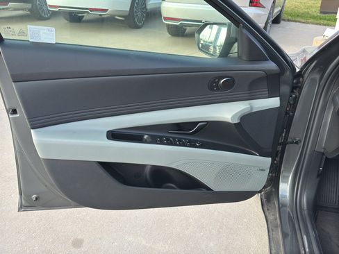 New 2025 Hyundai Elantra Limited image 10
