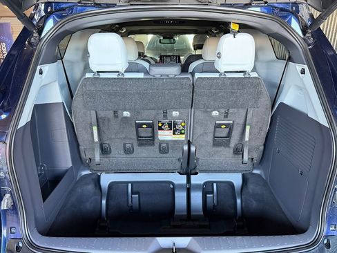 Used 2024 Toyota Sienna XSE AWD/4WD image 33