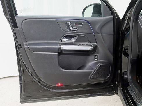 Used 2020 Mercedes-Benz GLB 250 4MATIC image 30