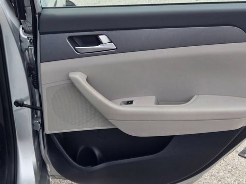 Used 2017 Hyundai Sonata SE FWD image 13