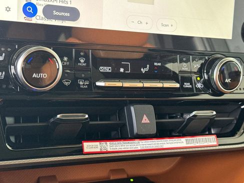 New 2026 Toyota Highlander Platinum AWD/4WD image 19