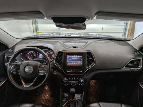 Used 2019 Jeep Cherokee Latitude Plus w/ Cold Weather Group AWD/4WD image 4