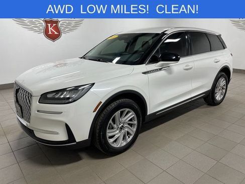 Used 2023 Lincoln Corsair AWD image 3
