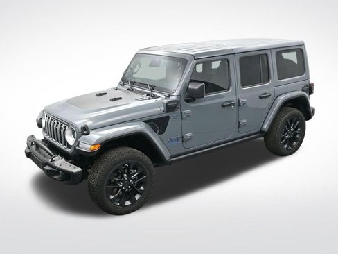 Used 2025 Jeep Wrangler Sahara 4xe image 21
