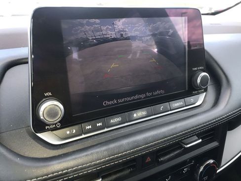 Used 2023 Nissan Rogue S image 17