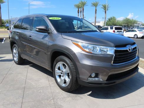 Used 2016 Toyota Highlander Limited image 3
