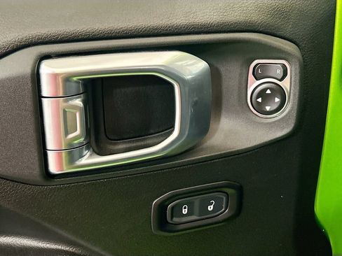 Used 2025 Jeep Gladiator Mojave AWD/4WD image 15