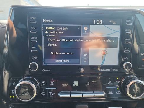 Used 2021 Toyota Highlander Limited image 25