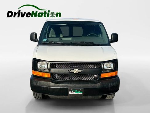 Used 2015 Chevrolet Express 3500 Extended image 2