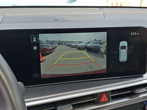 Certified 2025 Kia Sorento EX w/ Panoramic Sunroof Package AWD/4WD image 19