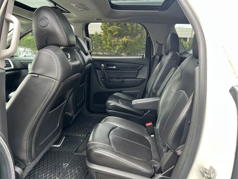 Used 2014 GMC Acadia SLT image 16