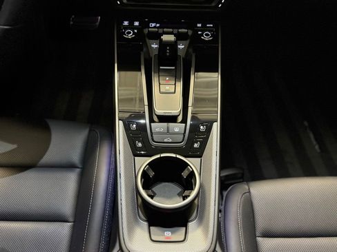 Used 2024 Porsche 911 Carrera RWD image 22